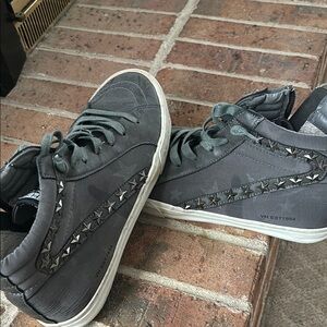 Gray Mid-Top Women’s Shoes